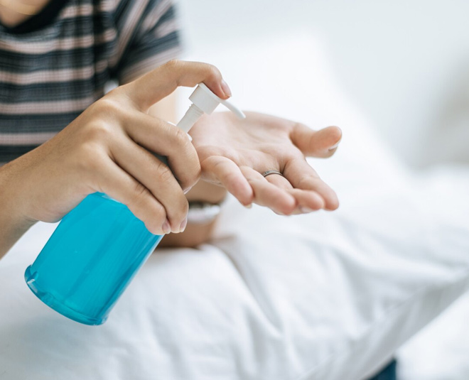 सैनिटाइजर- sanitizer for hiking