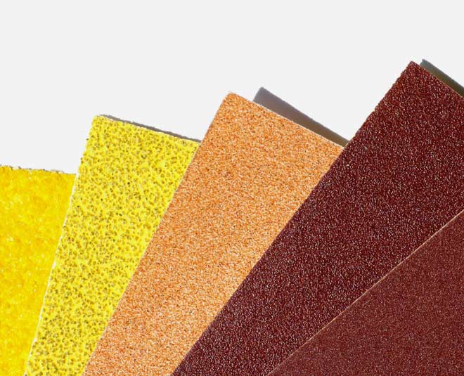 सैंडपेपर की मदद से जंग निकाले tips to remove rust from metals inside