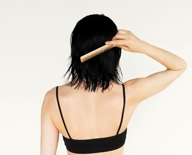 woman comb wet hair
