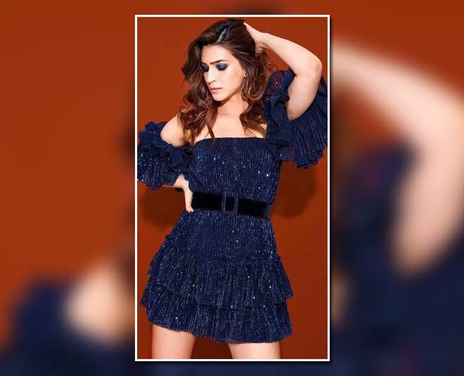 ऑफ-शोल्डर ड्रेस Kriti Sanon in purely blue color sequin dress