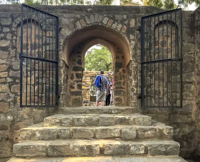 about agrasen ki baoli