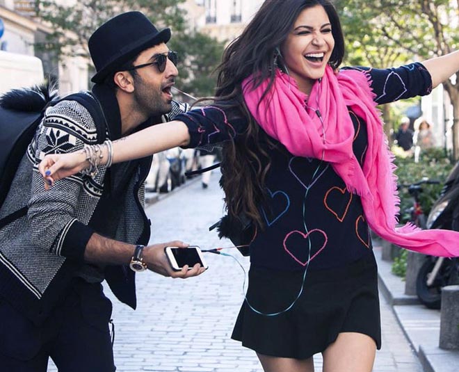 anushka-sharma-scarf.jpg