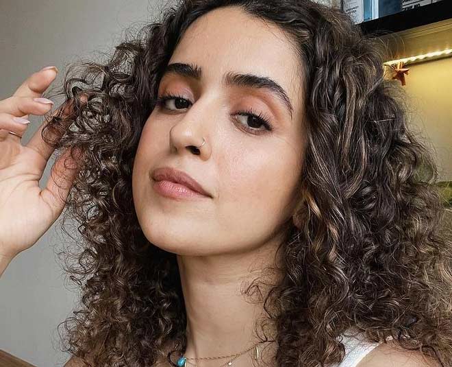 Reasons Why Your Curly Hair Might Be Frizzy | HerZindagi