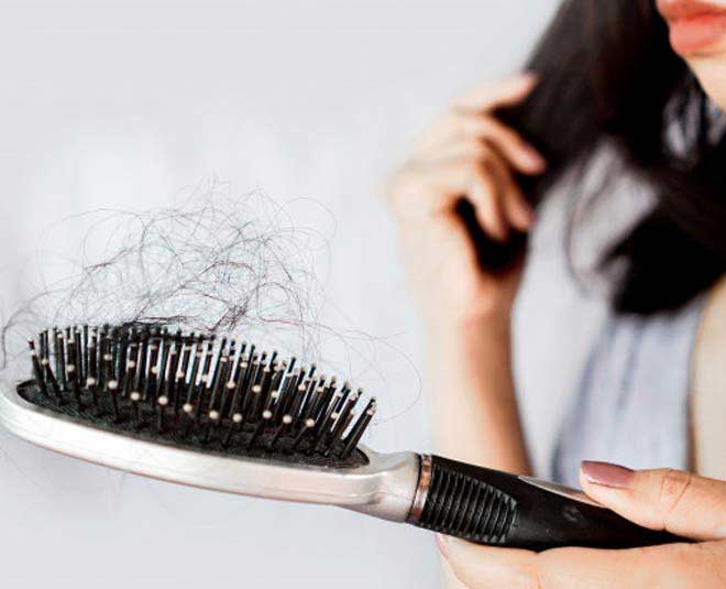 कंघा और ब्रश hair brush cleaning with old toothbrush
