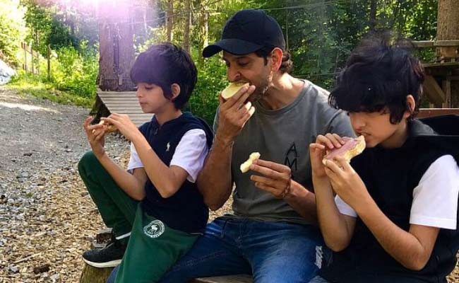 What is the name of Hrithik Roshan's elder son? hrithik roshan sons