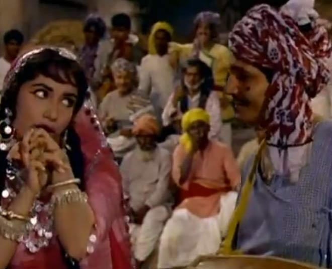 jhumka gira re song story