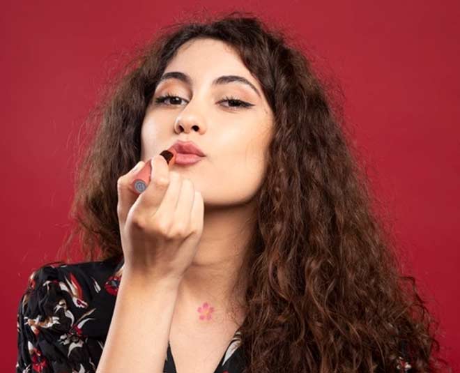 lipstick look engagement