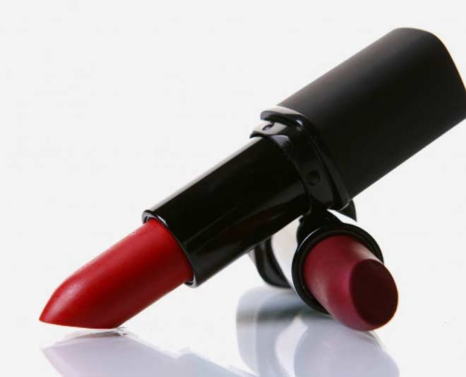 lipstick stain on woolen clothes