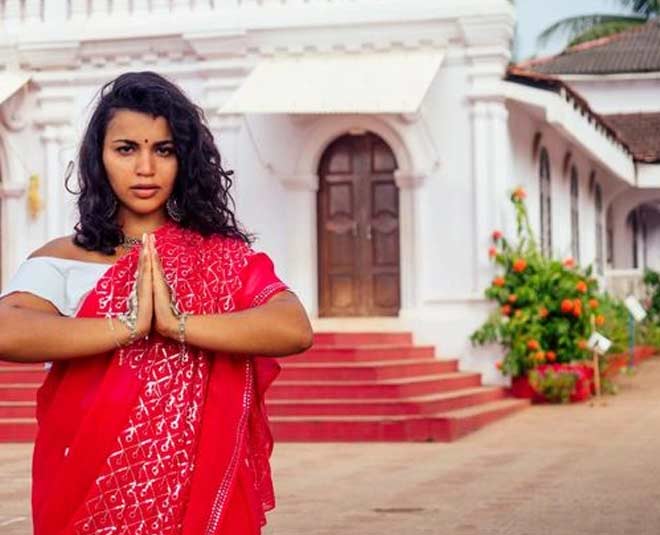 saree  draping  style  with  belt