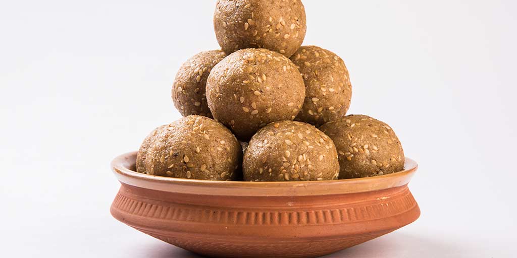 Health Benefits Of Consuming Sesame Seeds And Jaggery In Winter Season
