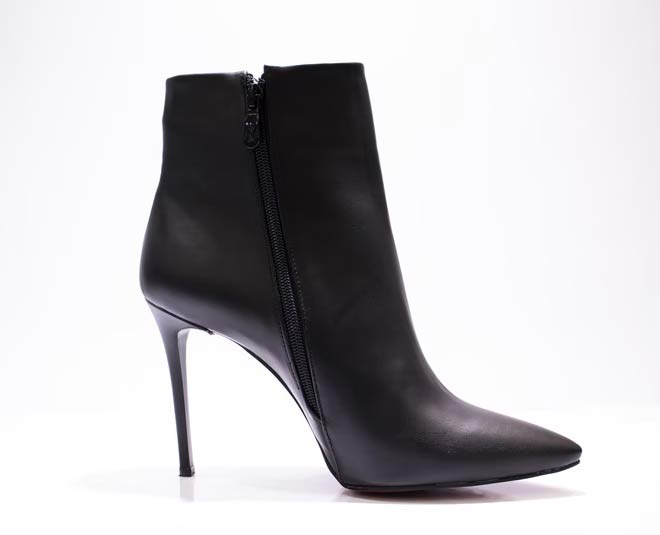 स्लिम हील बूट्स slim heel boots
