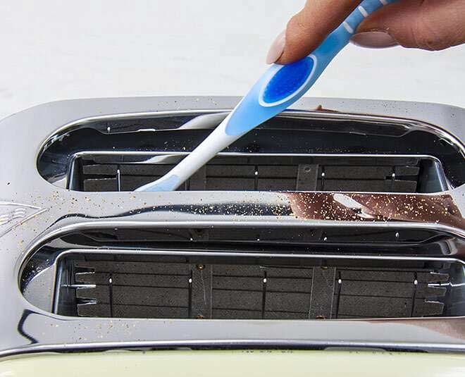 टोस्टर toaster cleaning with old toothbrush