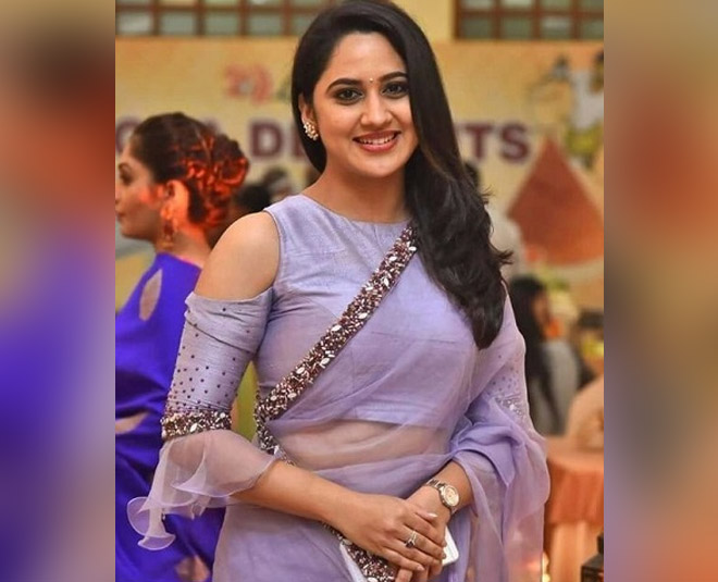 trendy cold shoulder sleeve design