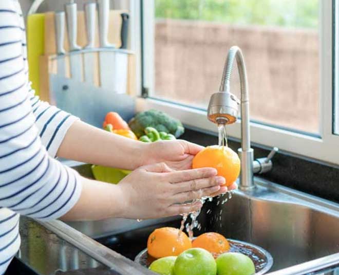सब्जियां vegetable cleaning with old toothbrush