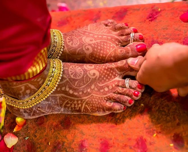 why married women wear toe ring in feet