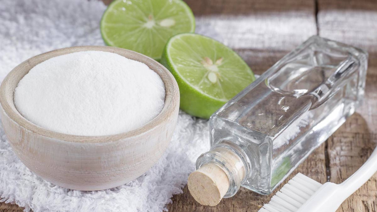 Brunt wok clean with water vinegar