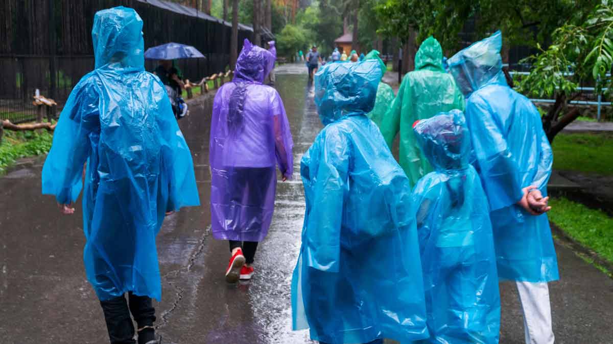 How To Clean Raincoat रेनकोट की सफाई Raincoat Ko Saaf Karne Ka Tarika