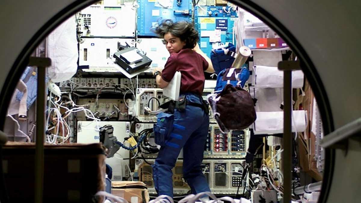 astronaut kalpana first indian born woman to go space