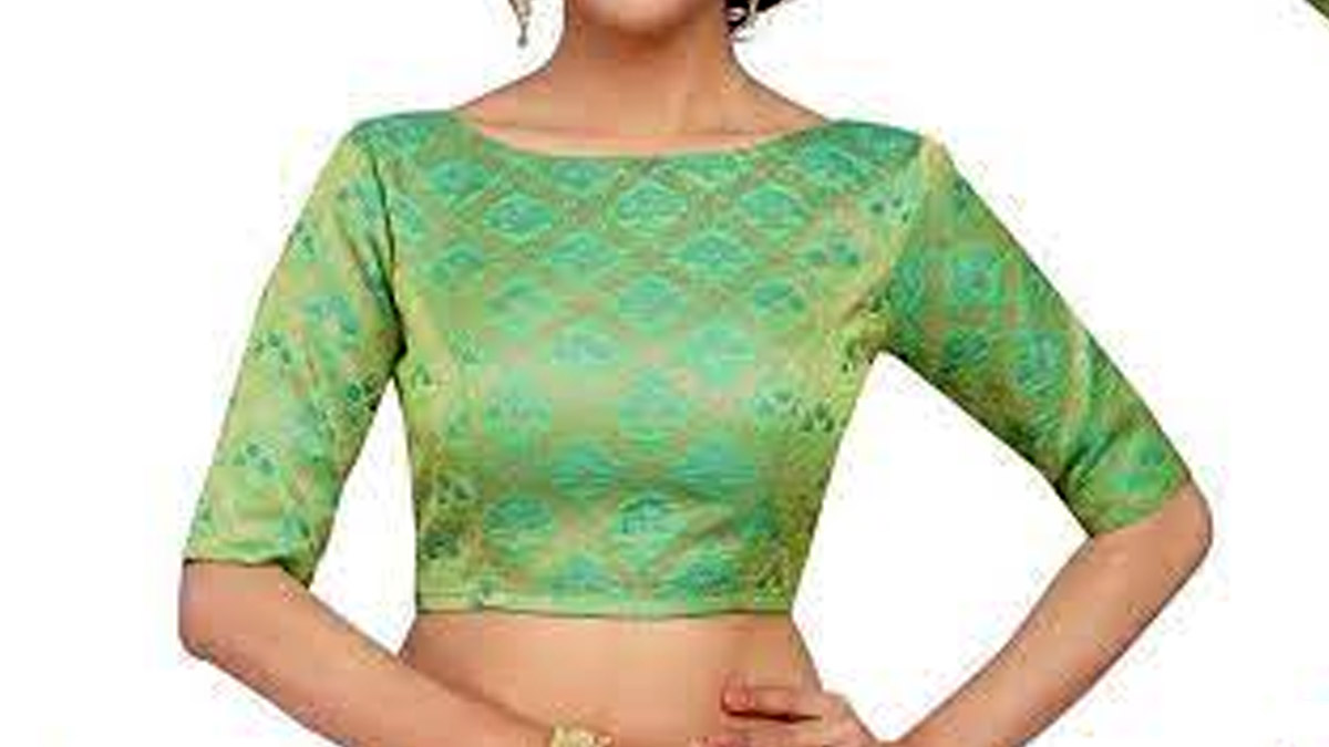 blouse-designs-for-small-breast-woman-chhote-breast-ke-liye-blouse -kaise-banaen