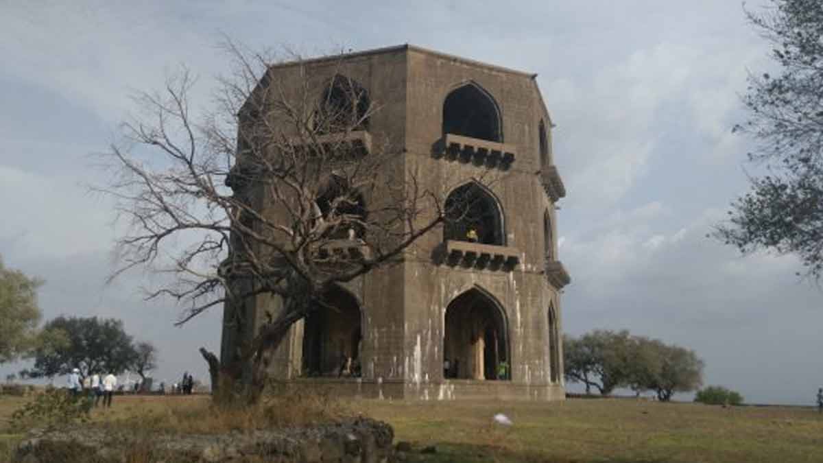 चंद बीबी का मकबरा chand bibi ka makbara in hindi