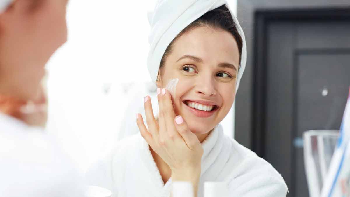 Best Moisturizers For Combination Skin HerZindagi