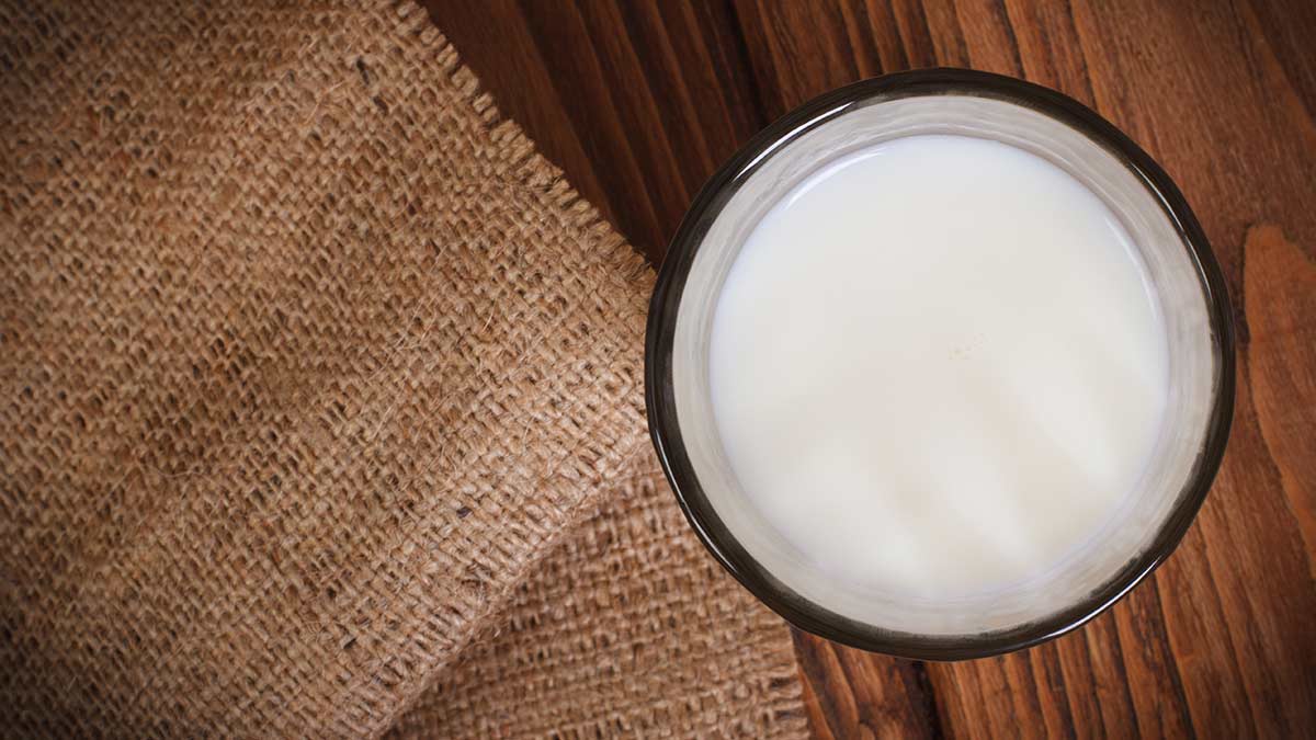 Dark Circles Treatmentआंखों के काले घेरे कैसे कम करें Milk Ke Upay