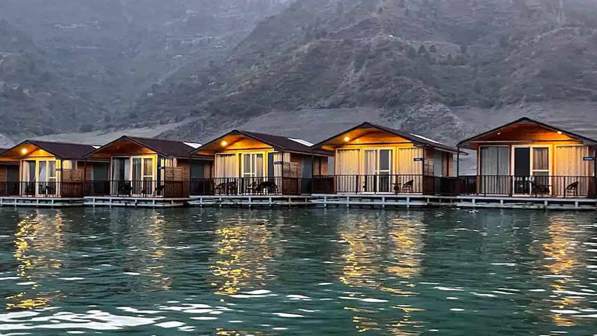 famous floating hotels in india