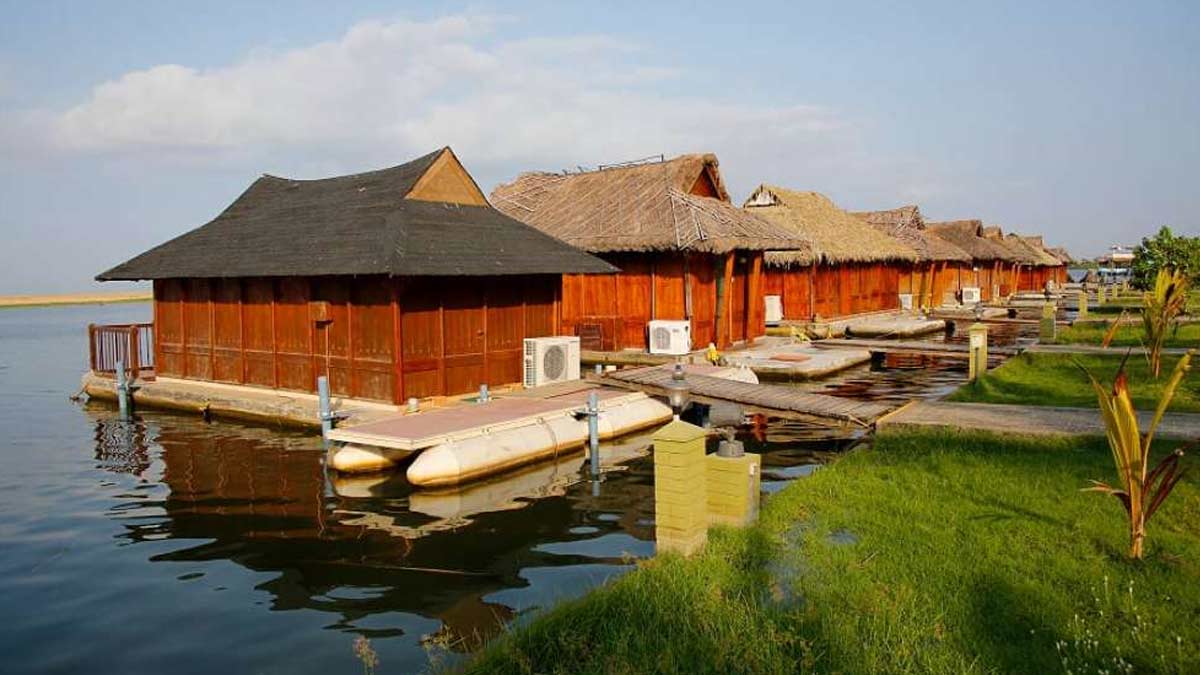 floating hotels in kerala
