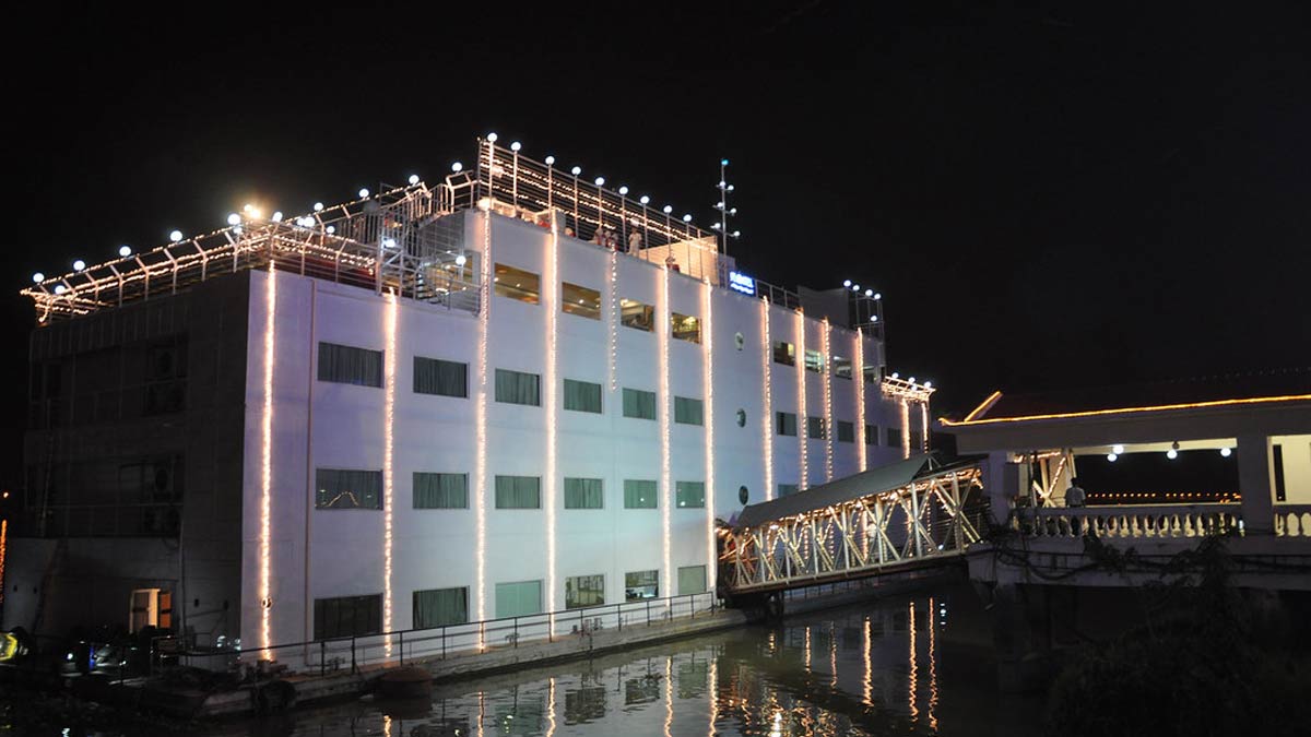 floating hotels in kolkata