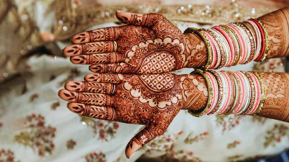 160+ Simple Mehndi Designs Perfect For Minimalist Brides! - ShaadiWish