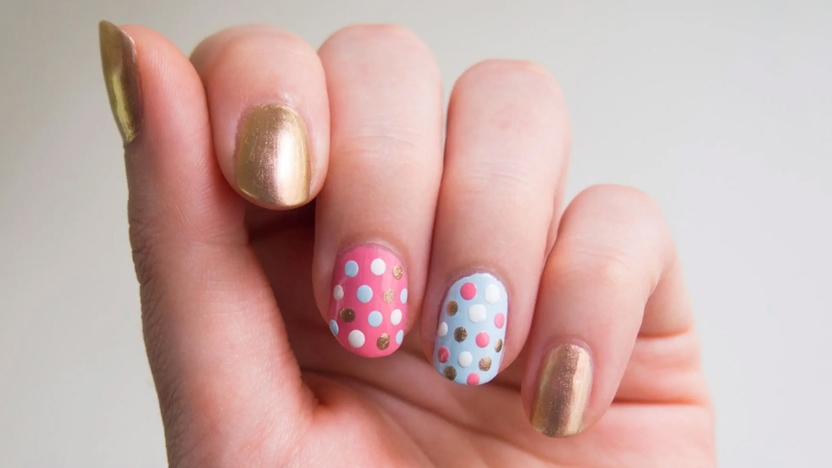 how to do nail art from beauty blender