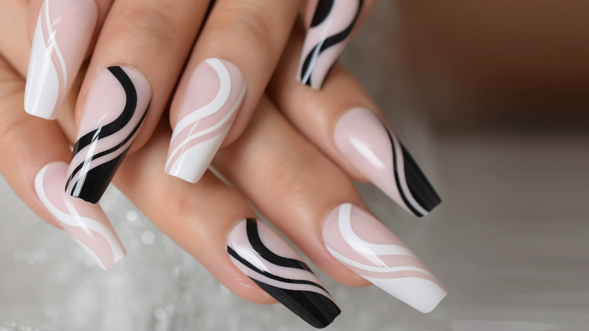 how to do nail art from earbuds