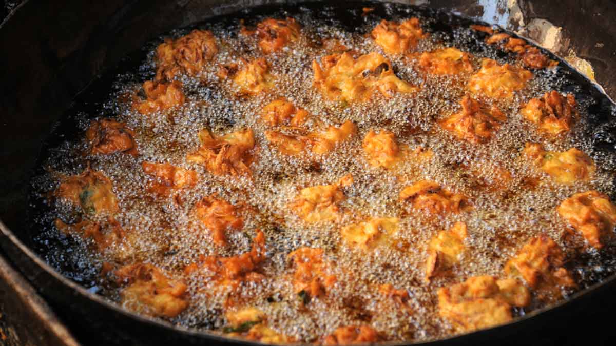 how to fry less oily pakoras