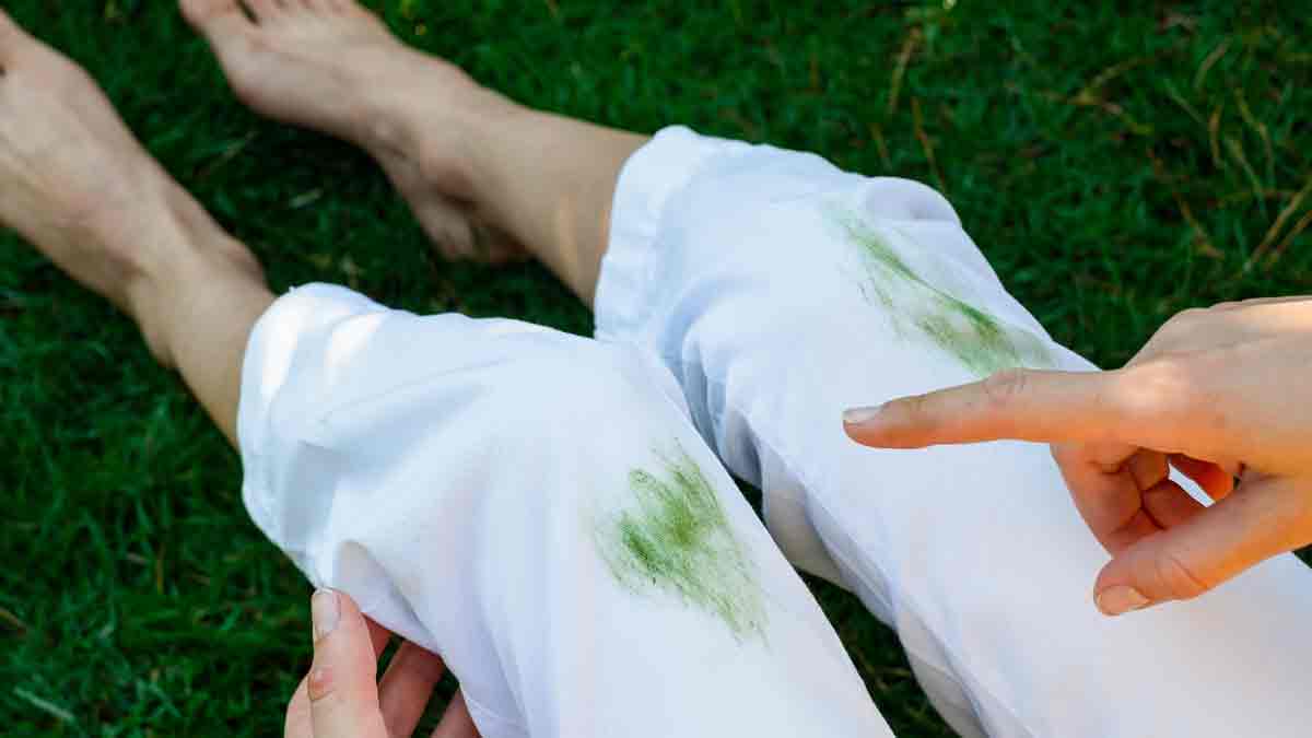 how to remove stain from white jeans