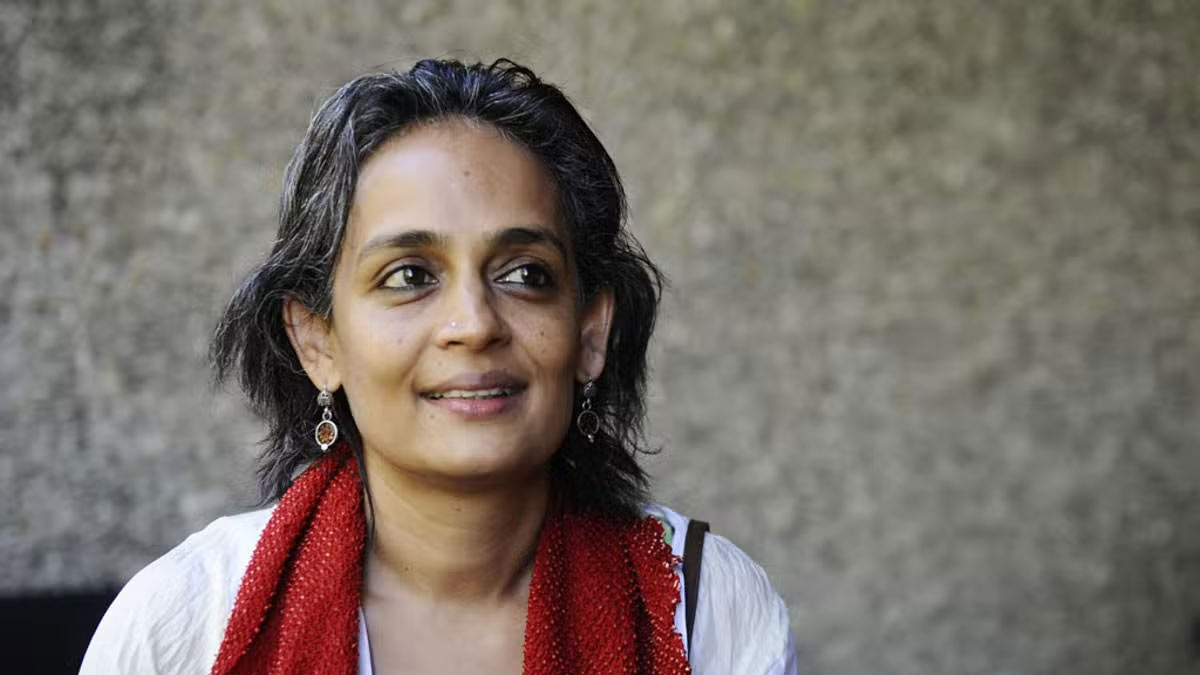 know about arundhati roy