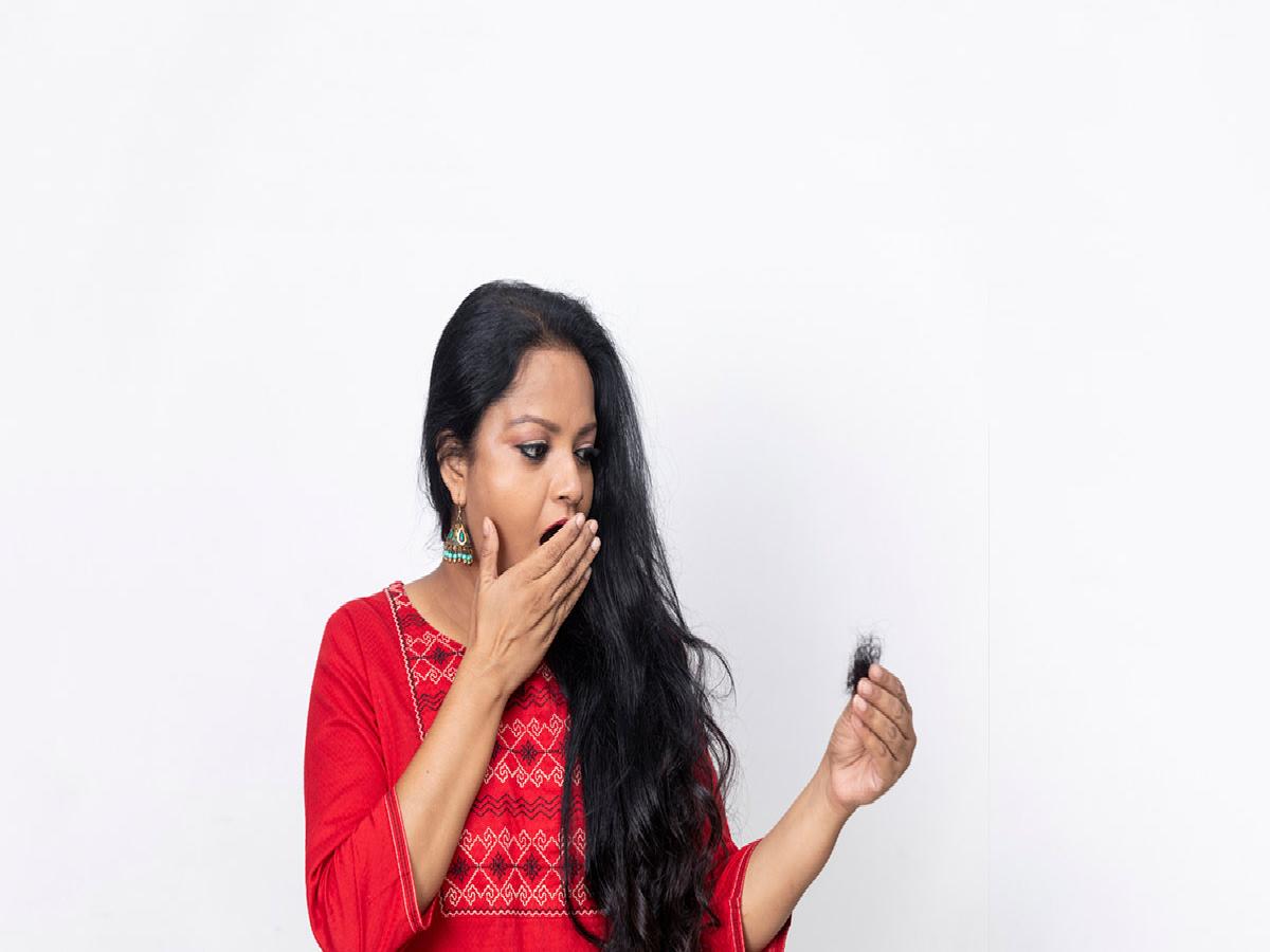 Hair Fall Reasons| महिलाओं में बाल झड़ने के कारण| Baal Jhadna ka Karan | 5  reasons of hair fall | HerZindagi