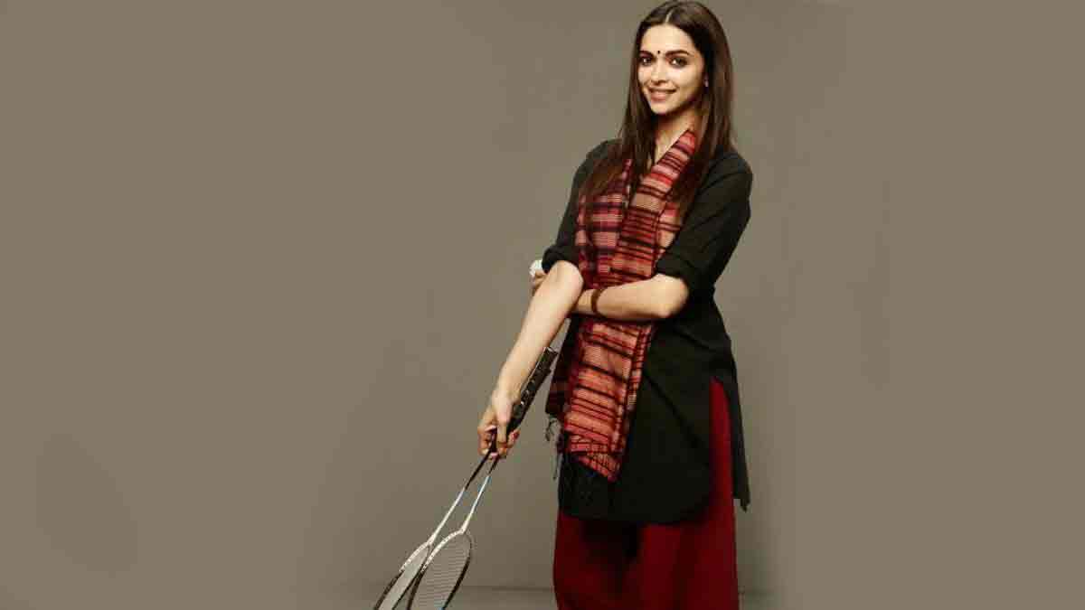 Buy online Women Block Print Kurta With Jacket from Kurta Kurtis for Women  by Showoff for ₹1539 at 68% off | 2024 Limeroad.com