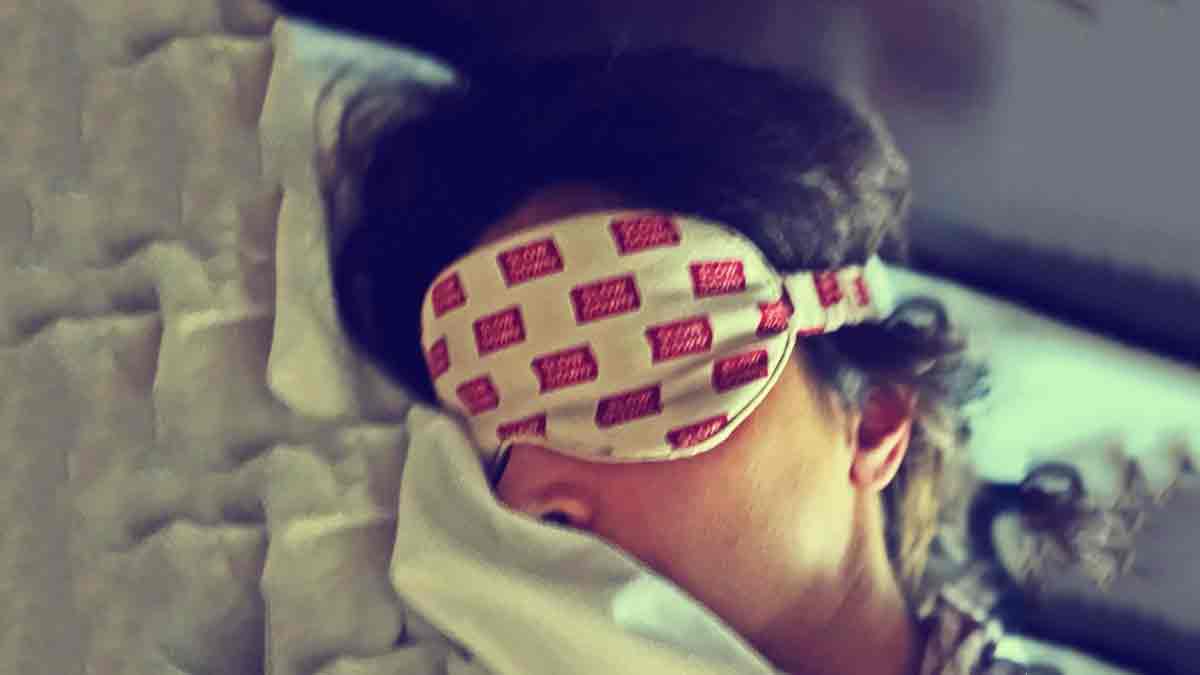 sleeping with eye mask benefits