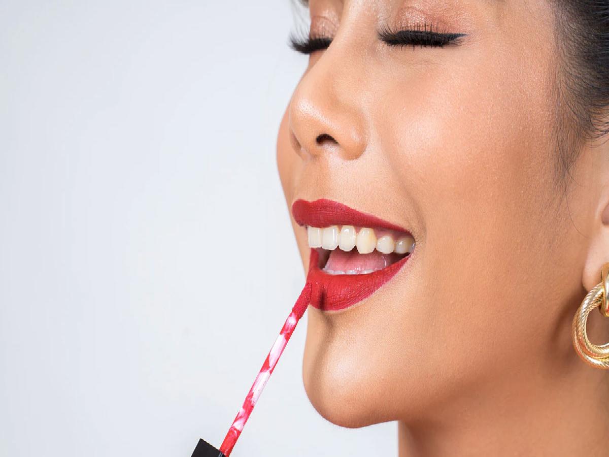 How To Apply Lipstick On Thin Lips| पतले होंठों पर लिपस्टिक लगाने के टिप्स| Thin  Lips Par Lipstick Lagane ka Tarika-पतले होंठों पर लिपस्टिक लगाते समय इन  टिप्स को करें फॉलो