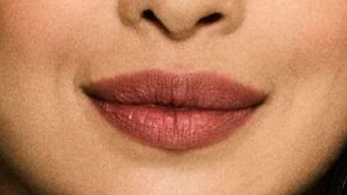 ये किस एक्ट्रेस के लिप्स हैं? . priyanka chopra