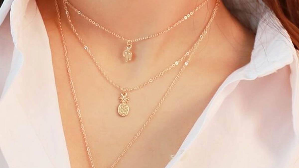 Gold Chain Necklaces With Layers That Are Perfect To Go With Any