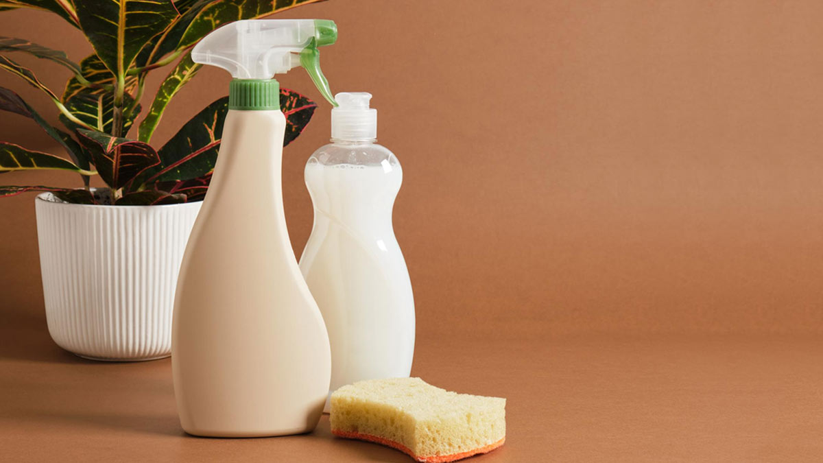 Homemade cleaner for cleaning wooden