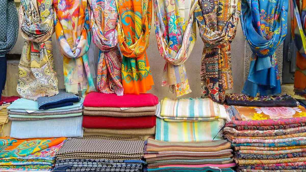 Sarojini nagar market ()