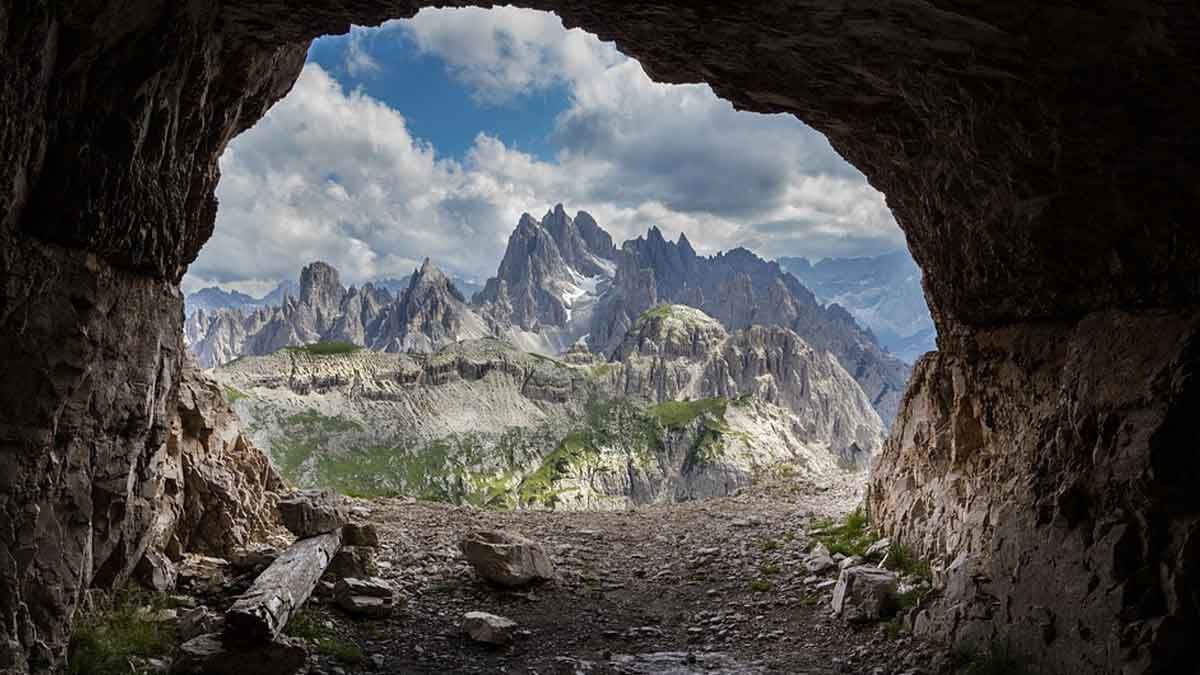 गुफा यात्रा cave northeast adventure things inside