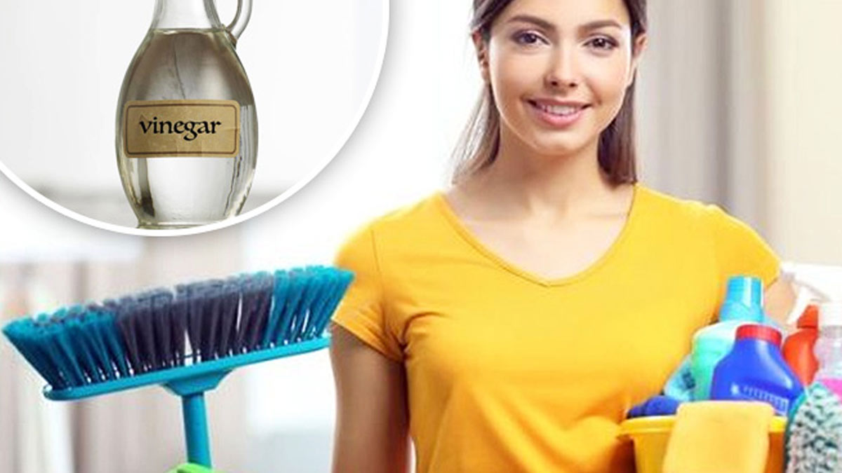 clean bathroom tiles with home remedies