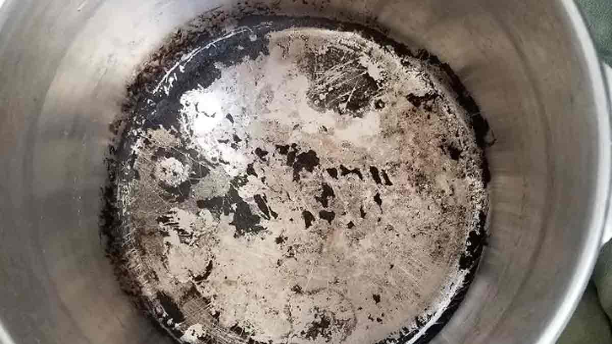 How To Get Burnt Food Of Pressure Cooker प्रेशर कुकर को कैसे साफ करें