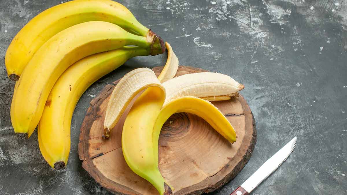 केले के छिलके fruit peels as fertilizer inside