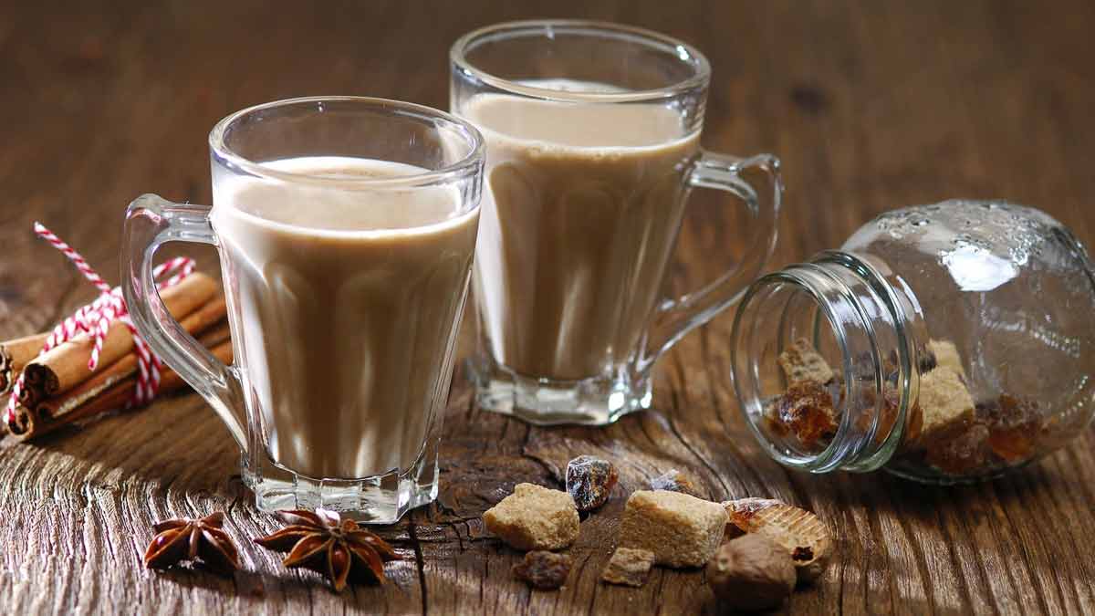 इस चाय में मसालों के साथ डाली जाती है फ्रेश क्रीम और इसके साथ फ्रूटकेक और बन मस्का सर्व करना किसी प्रथा से कम नहीं है? irani chai
