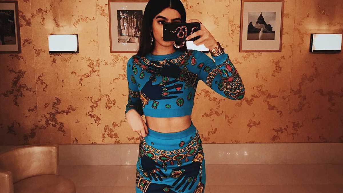 शॉर्ट ब्लू ड्रेस khushi kapoor stylish summer outfits ()