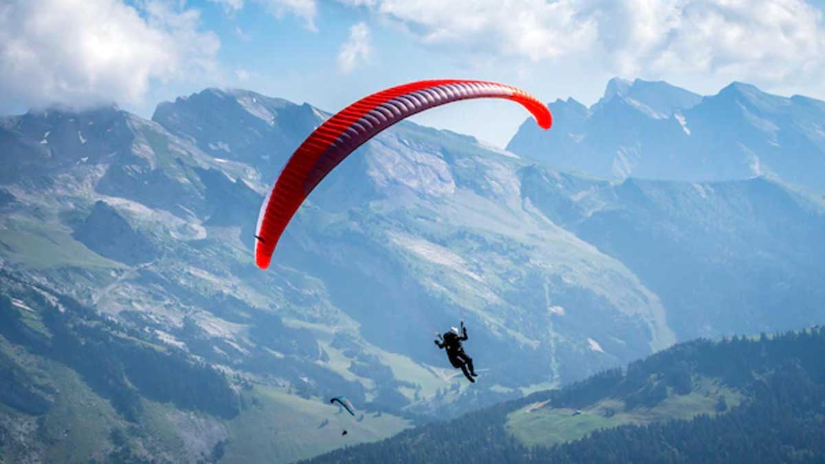 पैराग्लाइडिंग paraglinding northeast adventure things inside